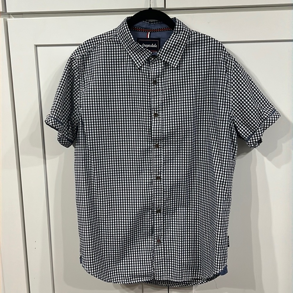 Aeropostale Men’s medium, shirt sleeve button down shirt